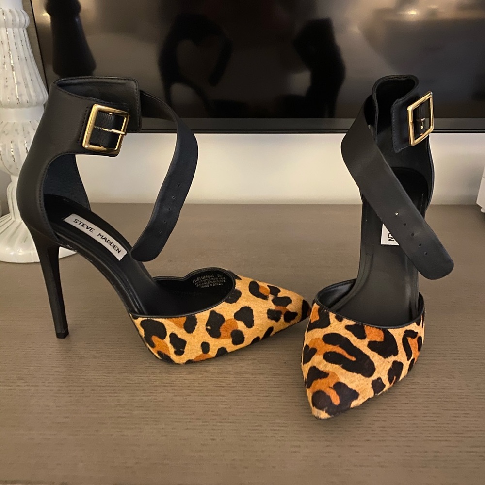 Steve Madden Leopard fur  pumps with ankle strap
